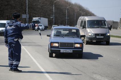 Ставрополь.  Сотрудники ДПС проводят рейд по выявлению нарушителей на дороге.