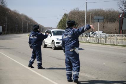 Ставрополь.  Сотрудники ДПС проводят рейд по выявлению нарушителей на дороге.