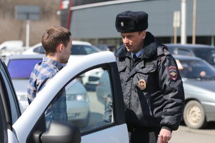 Ставрополь.  Сотрудники ДПС проводят рейд по выявлению нарушителей на дороге.