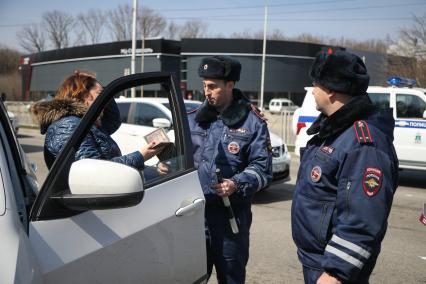 Ставрополь.  Сотрудники ДПС проводят рейд по выявлению нарушителей на дороге.