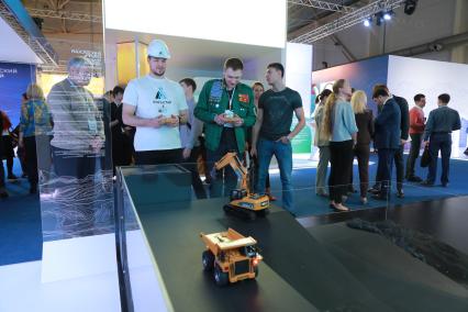 Красноярск. Посетители Красноярского экономического форума 2019 в Международном выставочно-деловом центре `Сибирь`.
