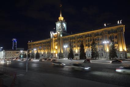 Екатеринбург. Администрация города  до отключения подсветки в рамках экологической акции `Час Земли`.