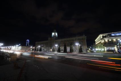 Екатеринбург. Администрация города  после отключения подсветки в рамках экологической акции `Час Земли`.