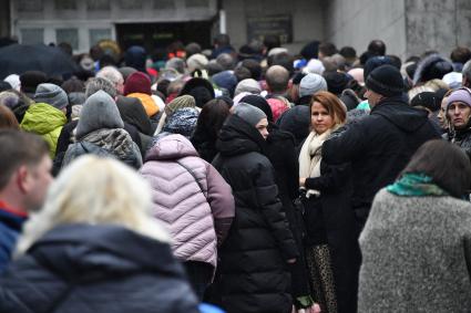 Москва.   Во время церемонии прощания с певицей Юлией Началовой на Троекуровском кладбище.