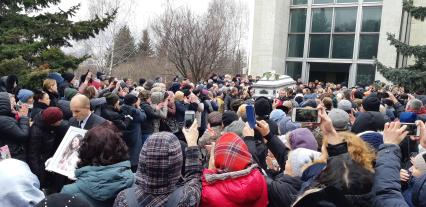 Москва.   Во время церемонии прощания с певицей Юлией Началовой на Троекуровском кладбище.