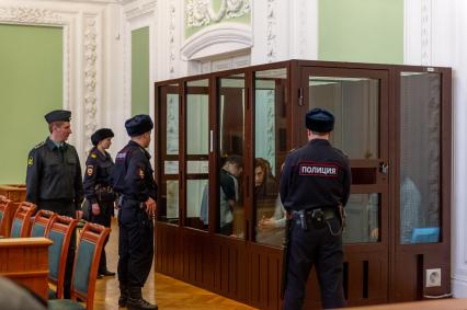 Санкт-Петербург. Обвиняемые по делу об организации теракта в петербургском метро 3 апреля 2017 года на выездном заседании Московского окружного военного суда.