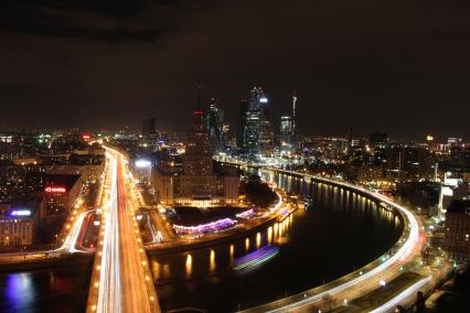 Москва. Вид на Новоарбатский мост и Кутузовский проспект.