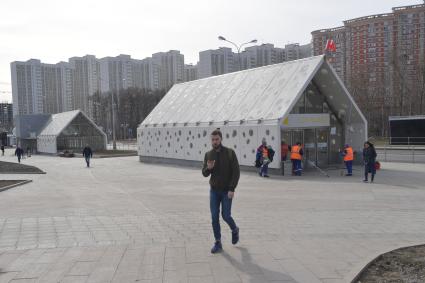 Москва.  Вестибюль станции `Солнцево` Солнцевской линии Московского метрополитена.