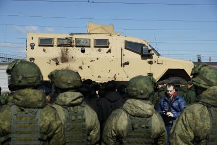 Екатеринбург. Прибытие поезда с эшелоном \'Сирийский перелом\', с трофейной техникой сирийских террористов на железнодорожный вокзал