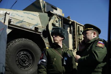 Екатеринбург. Прибытие поезда с эшелоном \'Сирийский перелом\', с трофейной техникой сирийских террористов на железнодорожный вокзал