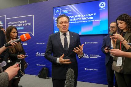 Санкт-Петербург. Генеральный директор государственной корпорации по атомной энергии `Росатом` Алексей Лихачев во время сессии `Северный морской путь - ключ к развитию российской Арктики` в конгрессно-выставочном центре `Экспофорум` в рамках V Международного арктического форума `Арктика - территория диалога`.