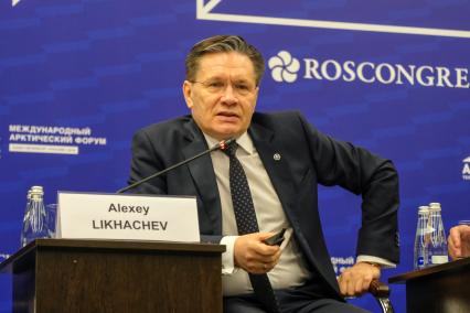Санкт-Петербург. Генеральный директор государственной корпорации по атомной энергии `Росатом` Алексей Лихачев во время сессии `Северный морской путь - ключ к развитию российской Арктики` в конгрессно-выставочном центре `Экспофорум` в рамках V Международного арктического форума `Арктика - территория диалога`.