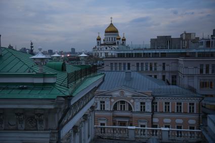 Москва. Вид на Храм Христа Спасителя из окон Российской Государственной библиотеки (Дом Пашкова).