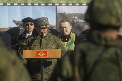 Челябинская область. 255 межвидовой военный полигон ЦВО (Центральный военный округ). Заместитель командующего войсками ЦВО генерал-лейтенант Юрий Петров во время открытия этапа конкурса Армейских международных игр \'Танковый биатлон\'. Победители окружного этапа  представят ЦВО на всеармейском этапе АрМИ-2019