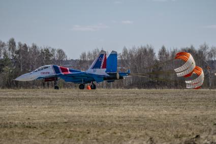 Московская область, Кубинка.  АГВП `Русские Витязи` на самолетах Су-30СМ после репетиции воздушной части парада Победы.