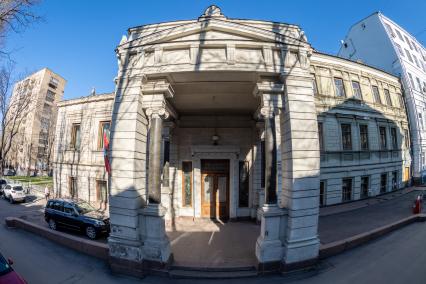 Москва. Вид на особняк, принадлежавший золотопромышленнику Николаю Стахееву на Новой Басманной улице.