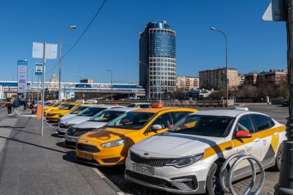 Москва. Стоянка такси.