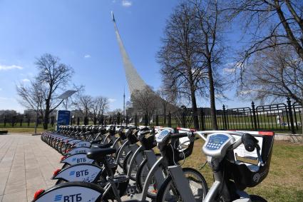 Москва. Станция проката велосипедов у ВДНХ.