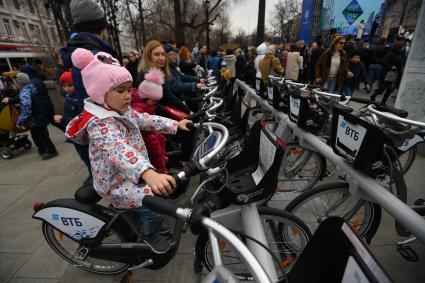 Москва. Станция проката велосипедов.