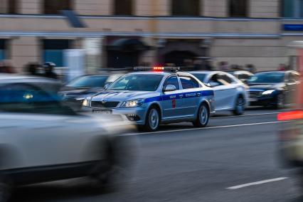 Москва.  Машина военной автоинспекции на улице города.