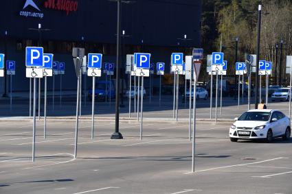 Москва. Парковочные места для инвалидов.