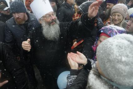 Екатеринбург. Митрополит Екатеринбургский Кирилл во время пасхального крестного хода