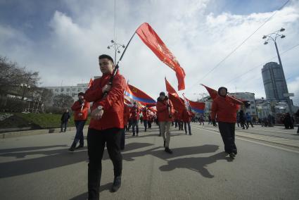 Екатеринбург. Сторонники КПРФ во время первомайского шествия