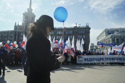 Екатеринбург. Участники первомайского шествия профсоюзов во время демонстрации