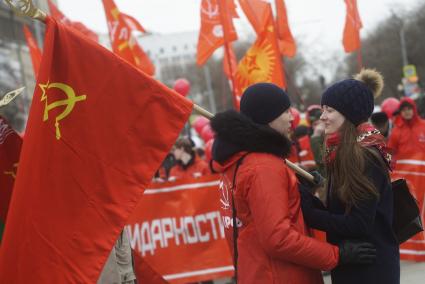 Екатеринбург. Сторонники КПРФ перед началом первомайского шествия