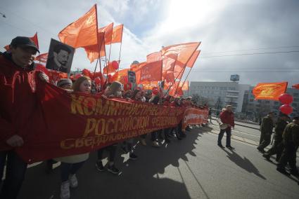 Екатеринбург. Сторонники КПРФ во время первомайского шествия