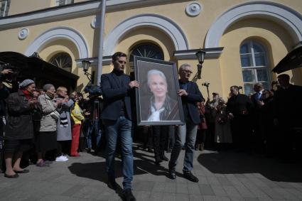 Москва. Во время церемонии прощания с актрисой Элиной Быстрицкой в Малом театре.