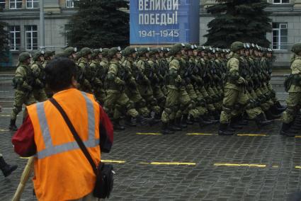 Екатеринбург. День Победы. Военнослужащие перед началом парада в честь 74-й годовщины победы в Великой Отечественной войны