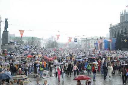 Екатеринбург. День Победы. Парад в честь 74-й годовщины победы в Великой Отечественной войны. Шествие колонны \'Бессмертный полк\'