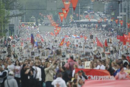 Екатеринбург. День Победы. Парад в честь 74-й годовщины победы в Великой Отечественной войны. Шествие колонны \'Бессмертный полк\'