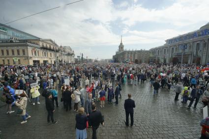 Екатеринбург. День Победы. Парад в честь 74-й годовщины победы в Великой Отечественной войны. Шествие колонны \'Бессмертный полк\'