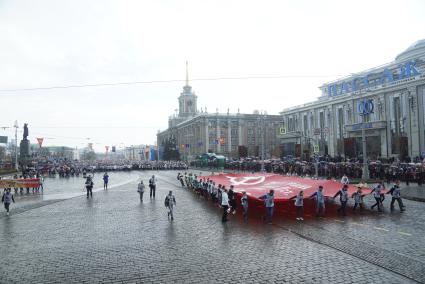 Екатеринбург. День Победы. Парад в честь 74-й годовщины победы в Великой Отечественной войны. Шествие колонны \'Бессмертный полк\'