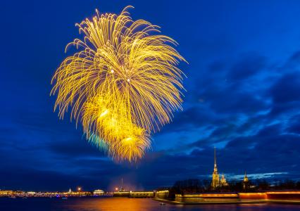 Санкт-Петербург. Праздничный салют, посвященный 74-й годовщине Победы в Великой Отечественной войне.