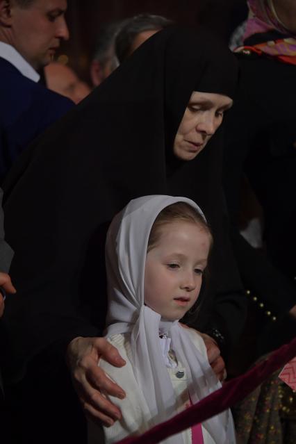 Москва.    Во время праздничного пасхального богослужения в храме Христа Спасителя.