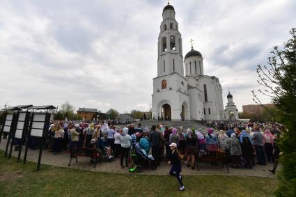 Москва. Освящение пасхальных куличей и яиц в Великую субботу.