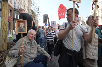 Москва. Участники акции `Бессмертный полк` на Тверской улице.
