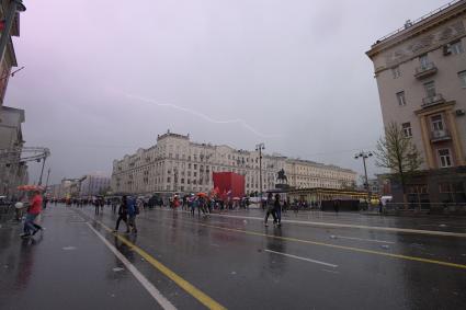 Москва. Участники акции `Бессмертный полк` на Тверской улице.