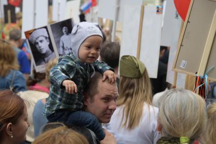 Москва. Участники акции `Бессмертный полк` на Тверской улице.