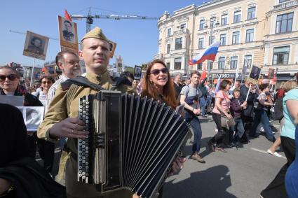 Москва. Участники акции `Бессмертный полк` на Тверской улице.