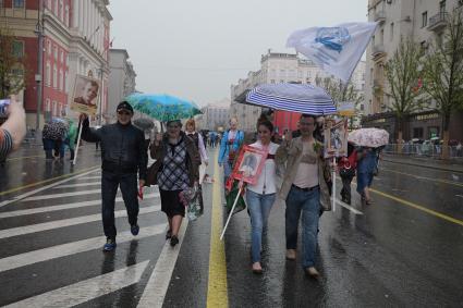 Москва. Участники акции `Бессмертный полк` на Тверской улице.