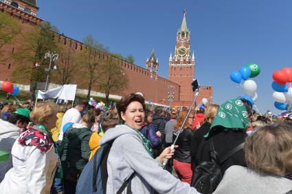 Москва.  Участники  первомайской демонстрации.