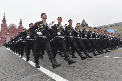 Москва.  Военнослужащие парадных расчетов  на Красной площади во время военного парада, посвященного 74-й годовщине Победы в Великой Отечественной войне.