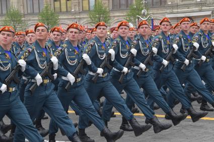 Москва.   Военнослужащие парадных расчетов на Красной площади во время военного парада, посвященного 74-й годовщине Победы в Великой Отечественной войне.