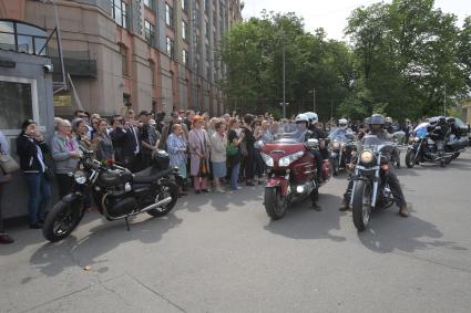 Москва. Байкеры у здания  редакции `Говорит Москва` собрались почтить  память главного редактора  радиостанции Сергея Доренко.