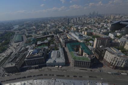 Московская область, Кубинка. Панорама города с борта самолета во время генеральной репетиции воздушной части парада Победы.