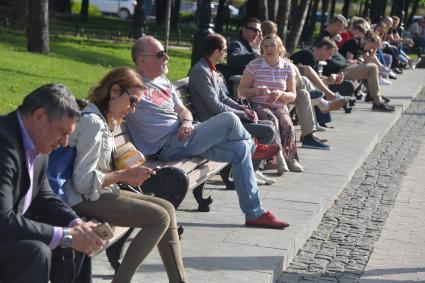 Москва.  В Новопушкинском сквере.